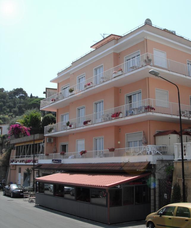 Hotel Nettuno 디아노마리나 외부 사진