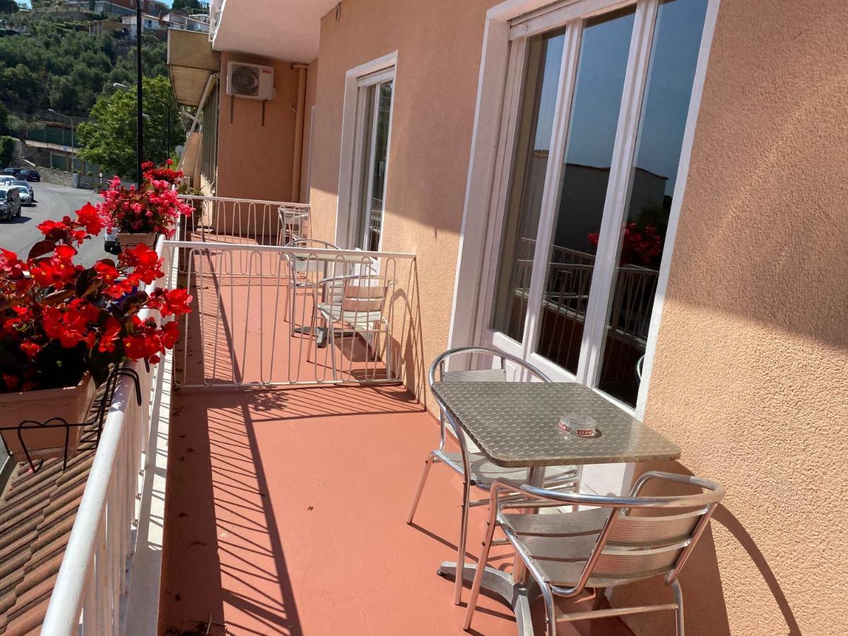 Hotel Nettuno 디아노마리나 외부 사진